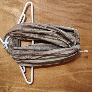 Sholdit Womens Convertible Infinity Travel Scarf w/ Pocket Gold Shimmer Stretch